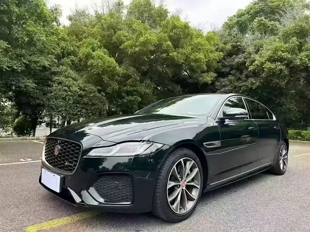 Jaguar XFL — фото 1