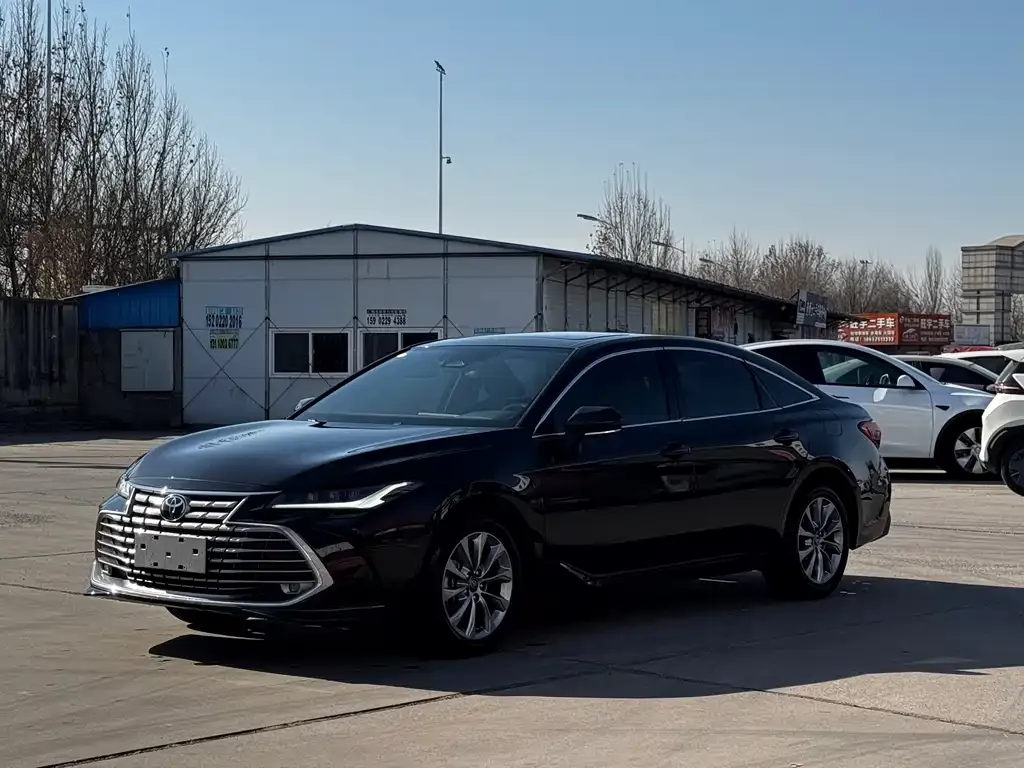 Toyota Avalon — фото 1