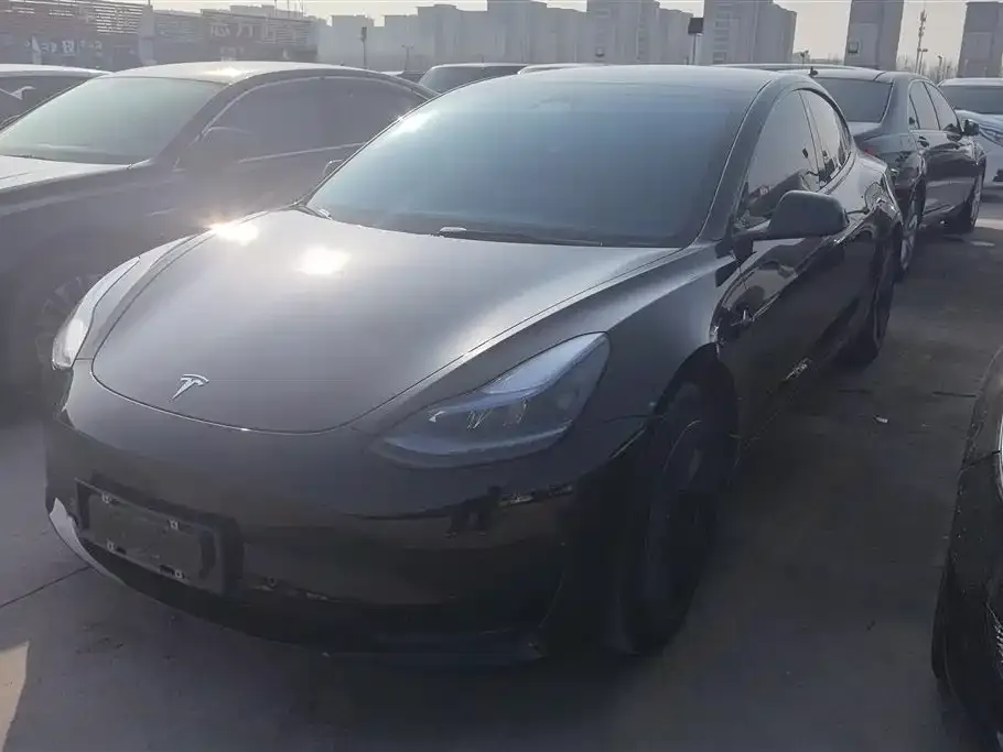 Tesla Model 3 — фото 1