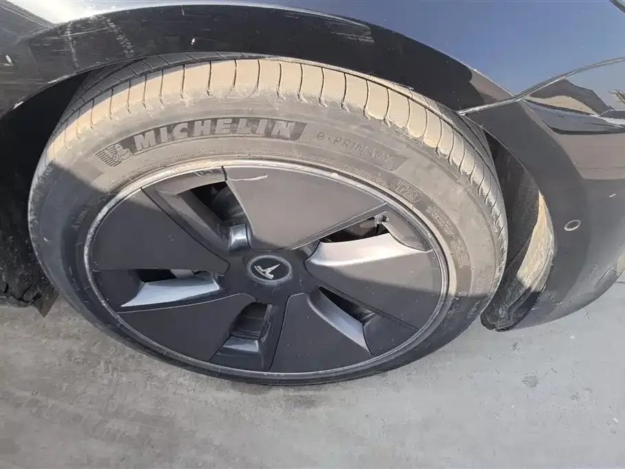 Tesla Model 3 — фото 3