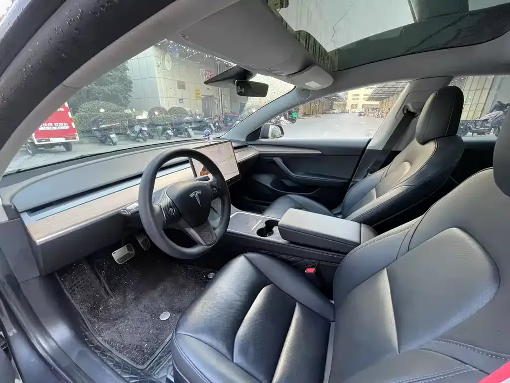Tesla Model 3 — фото 2