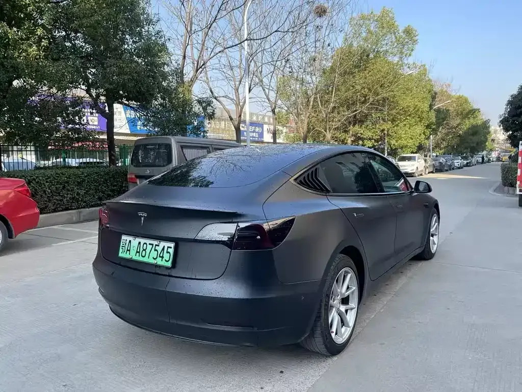 Tesla Model 3 — фото 9