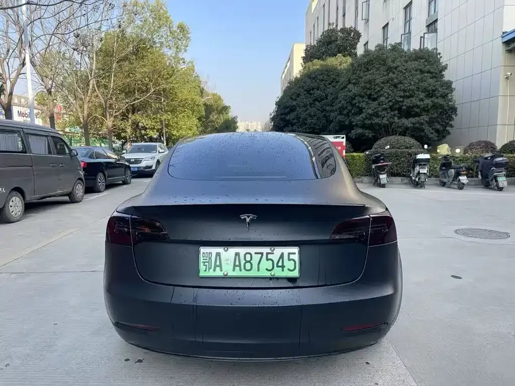 Tesla Model 3 — фото 3