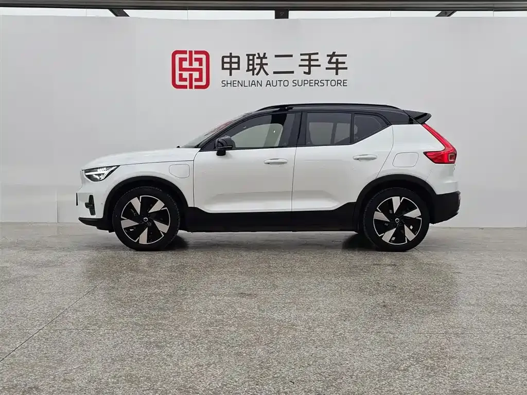 Volvo XC40 NEV — фото 10