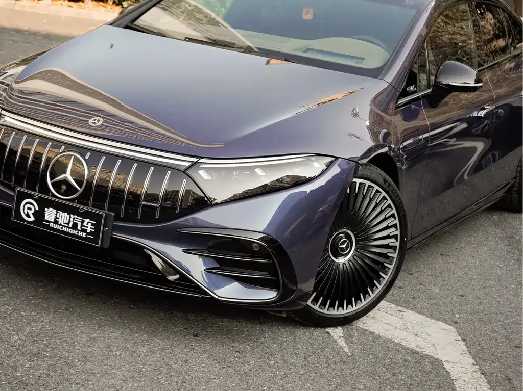 Mercedes-Benz EQS AMG — фото 10