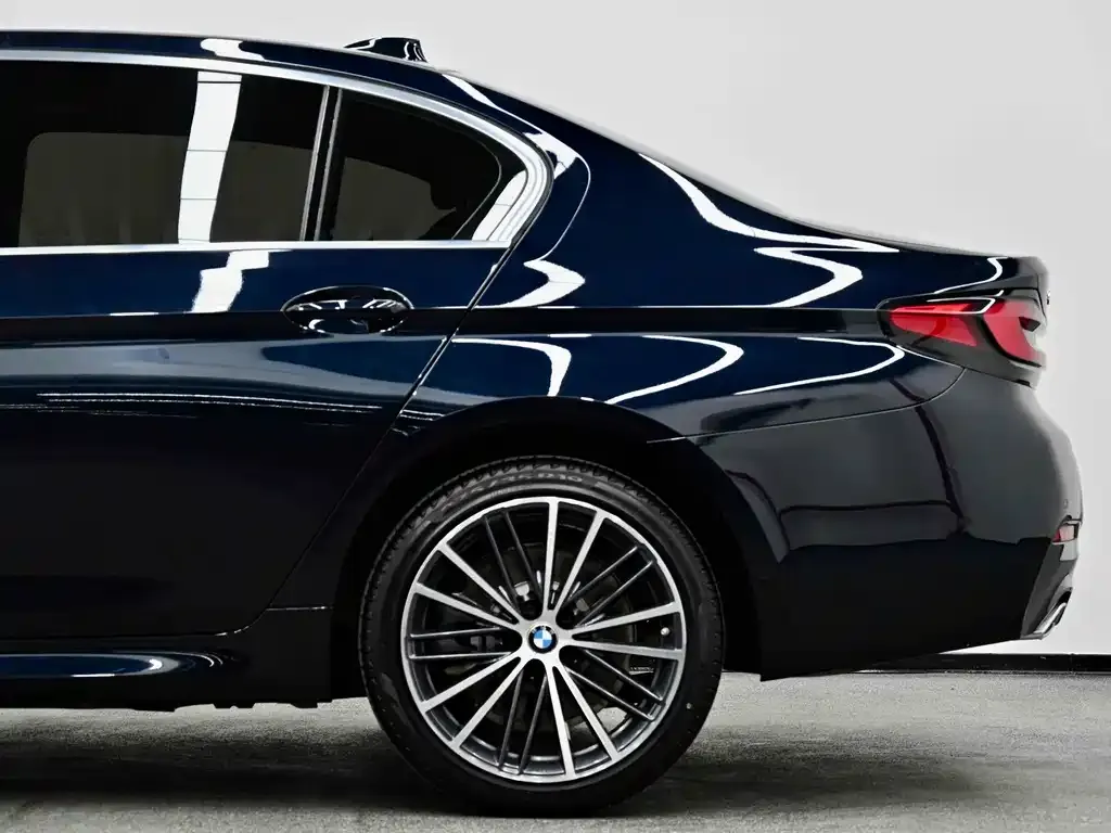 BMW 5 Series — фото 8
