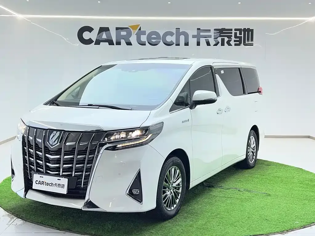 Toyota Alphard — фото 1