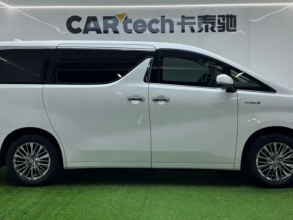 Toyota Alphard — фото 6