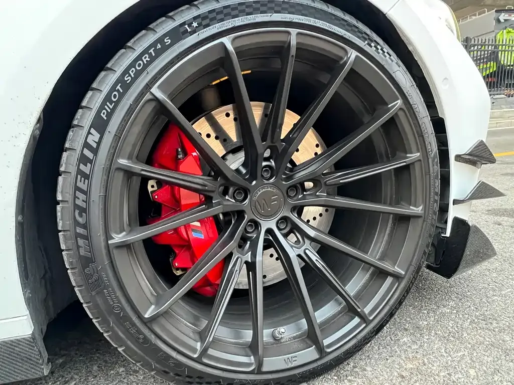 BMW M4 — фото 10