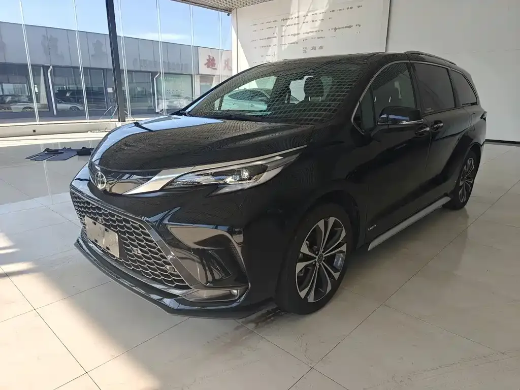 Toyota Granvia — фото 1