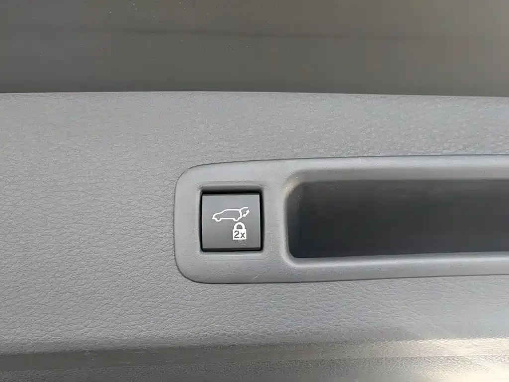 Toyota Granvia — фото 3