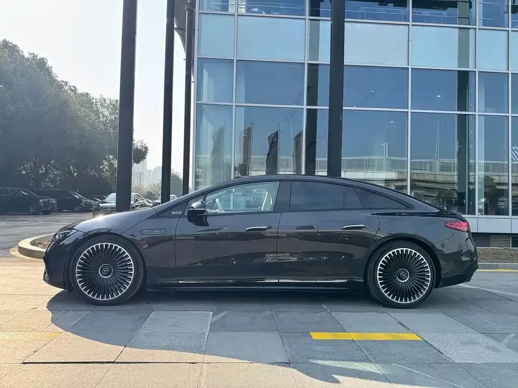 Mercedes-Benz EQS AMG — фото 4