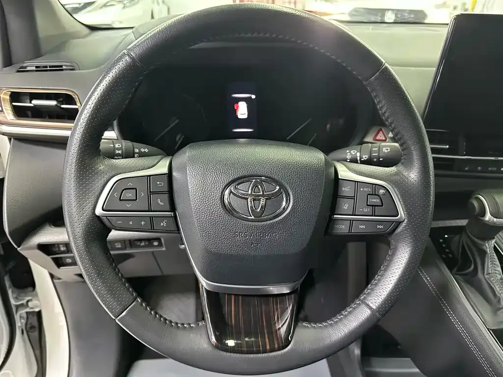 Toyota Sienna — фото 7