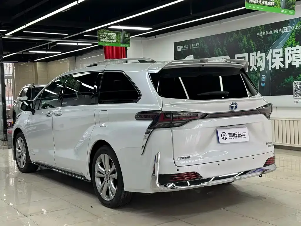 Toyota Sienna — фото 6