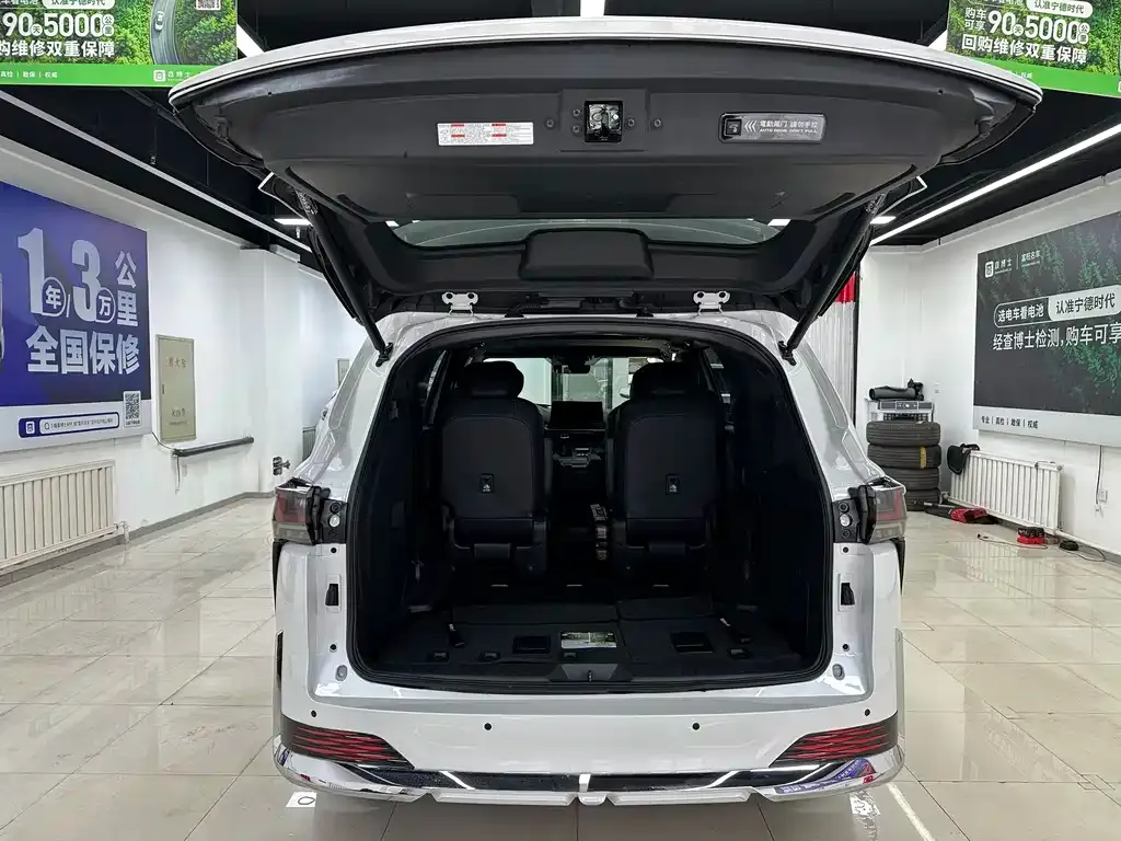 Toyota Sienna — фото 10