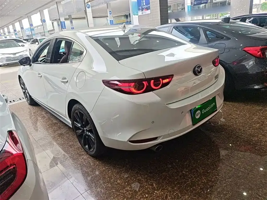 Mazda 3 Axela — фото 10