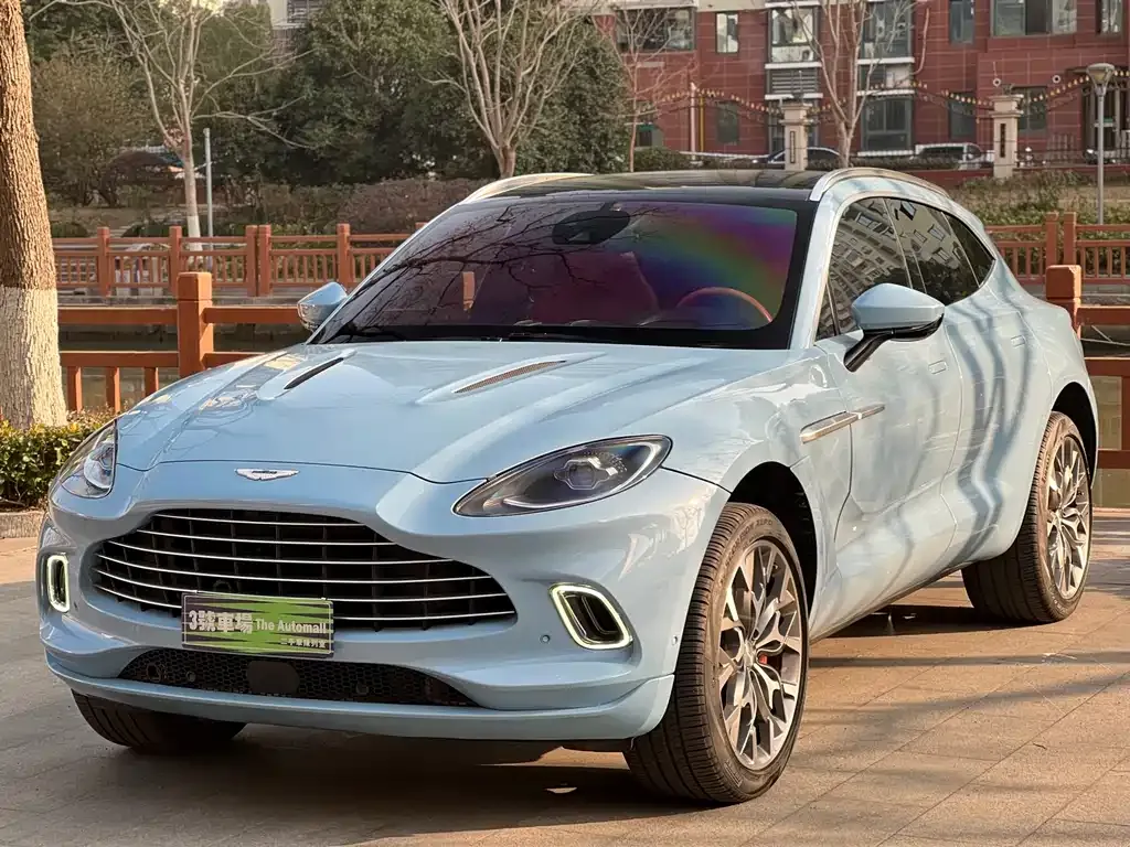 Aston Martin DBX — фото 1