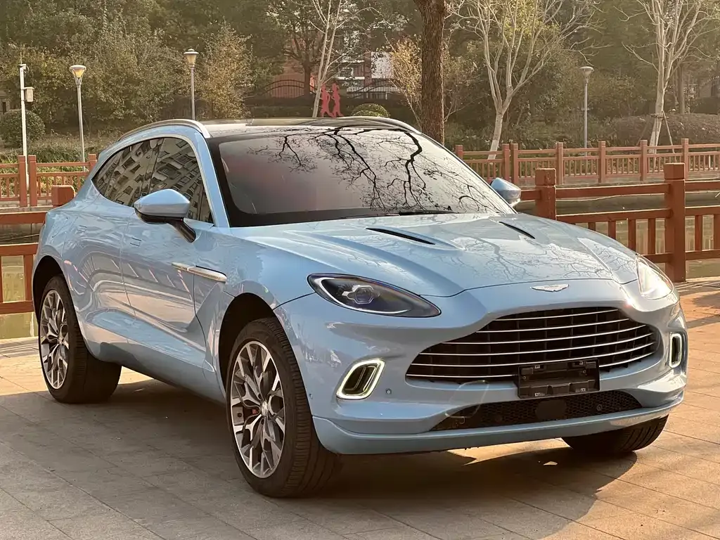 Aston Martin DBX — фото 6