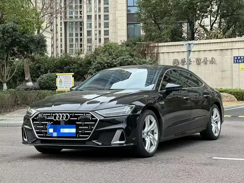 Audi A7L — фото 1