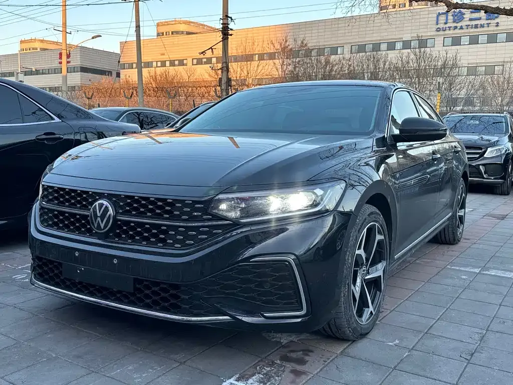 Volkswagen Passat — фото 1