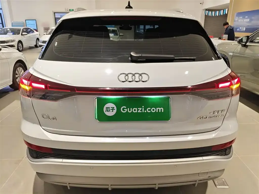 Audi Q4 e-tron — фото 3