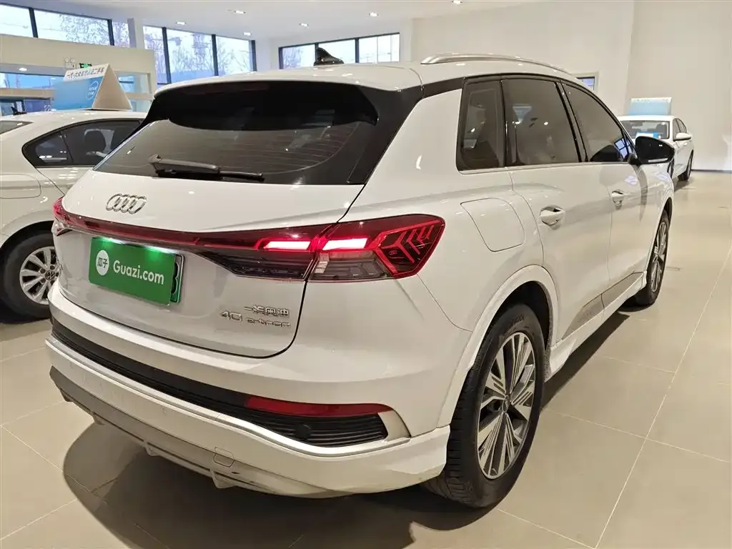 Audi Q4 e-tron — фото 10