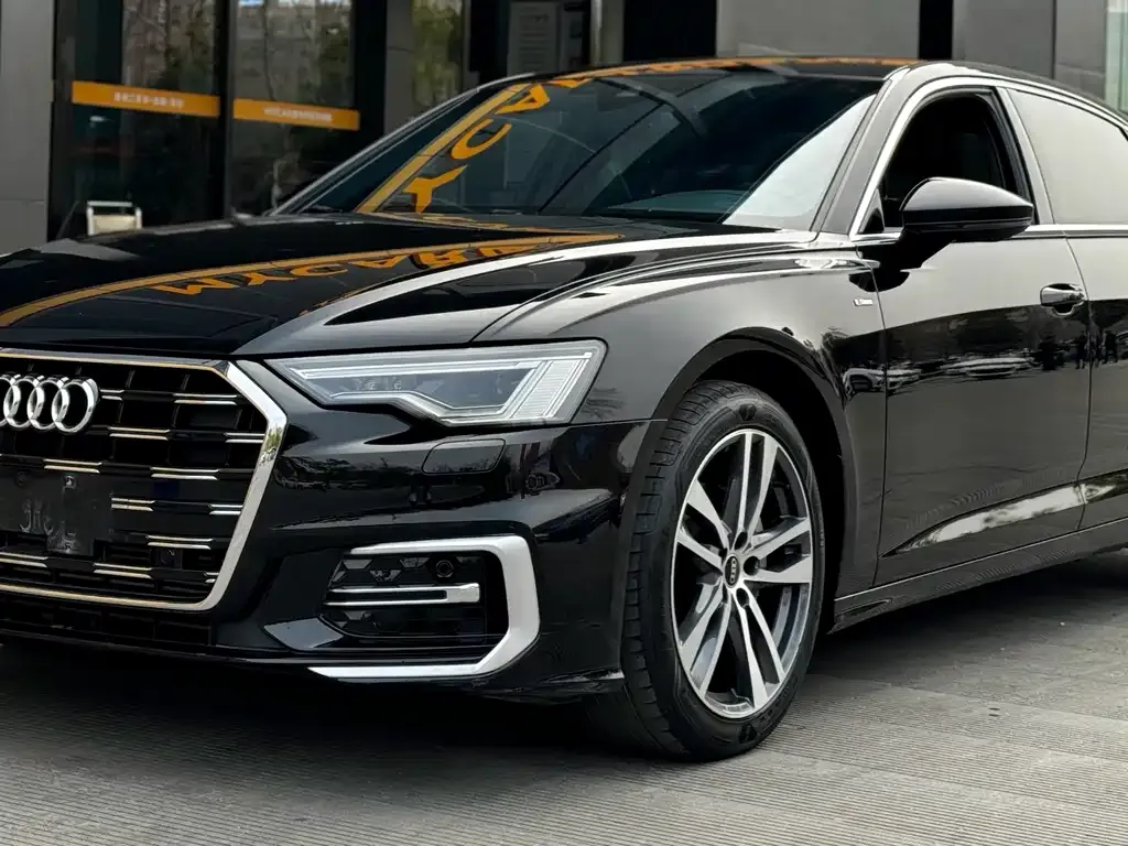 Audi A6L — фото 1