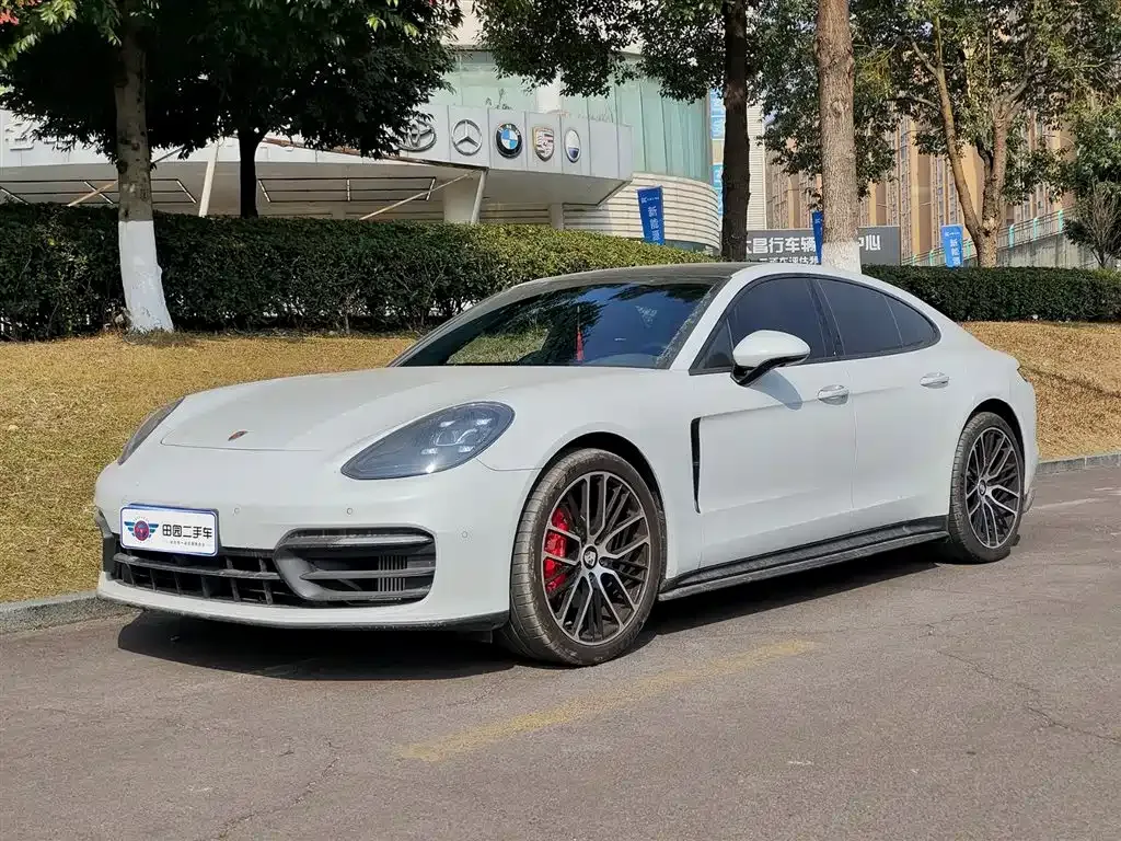 Porsche Panamera — фото 1