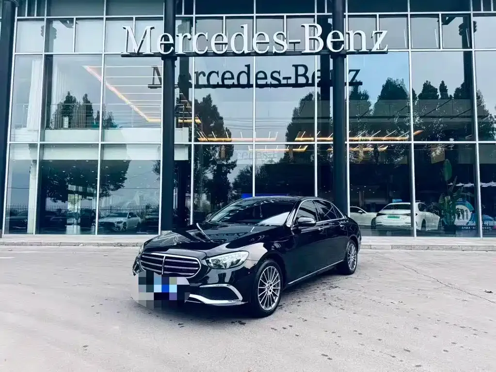 Mercedes-Benz E-Class — фото 1