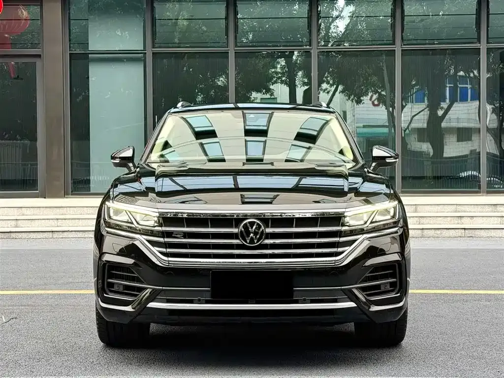 Volkswagen Touareg — фото 9