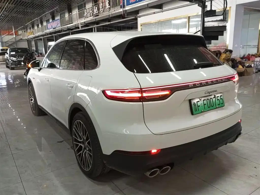 Porsche Cayenne Hybrid — фото 9