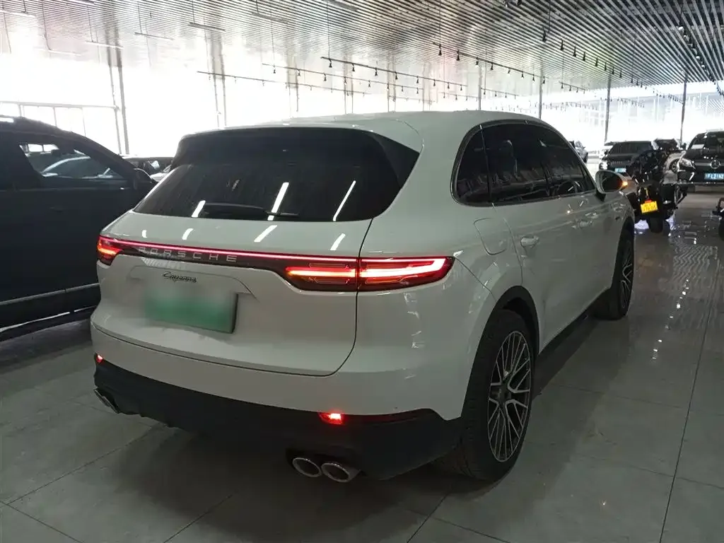 Porsche Cayenne Hybrid — фото 7