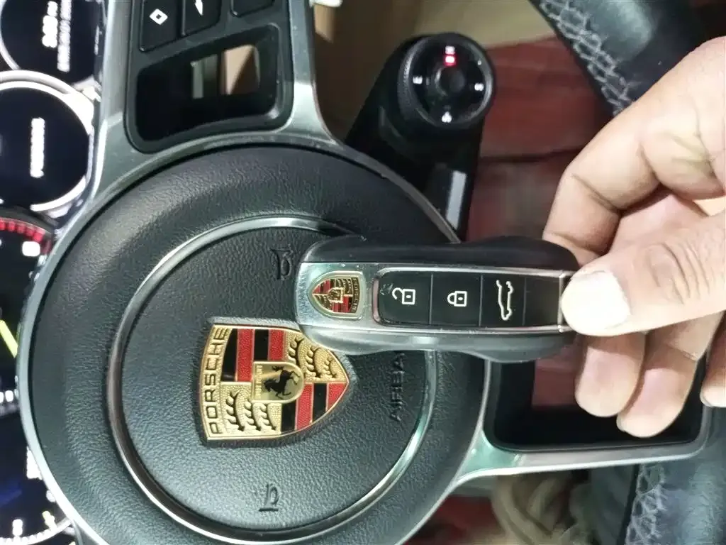 Porsche Cayenne Hybrid — фото 3
