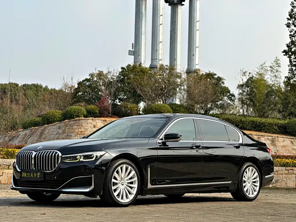BMW 7 Series — фото 1