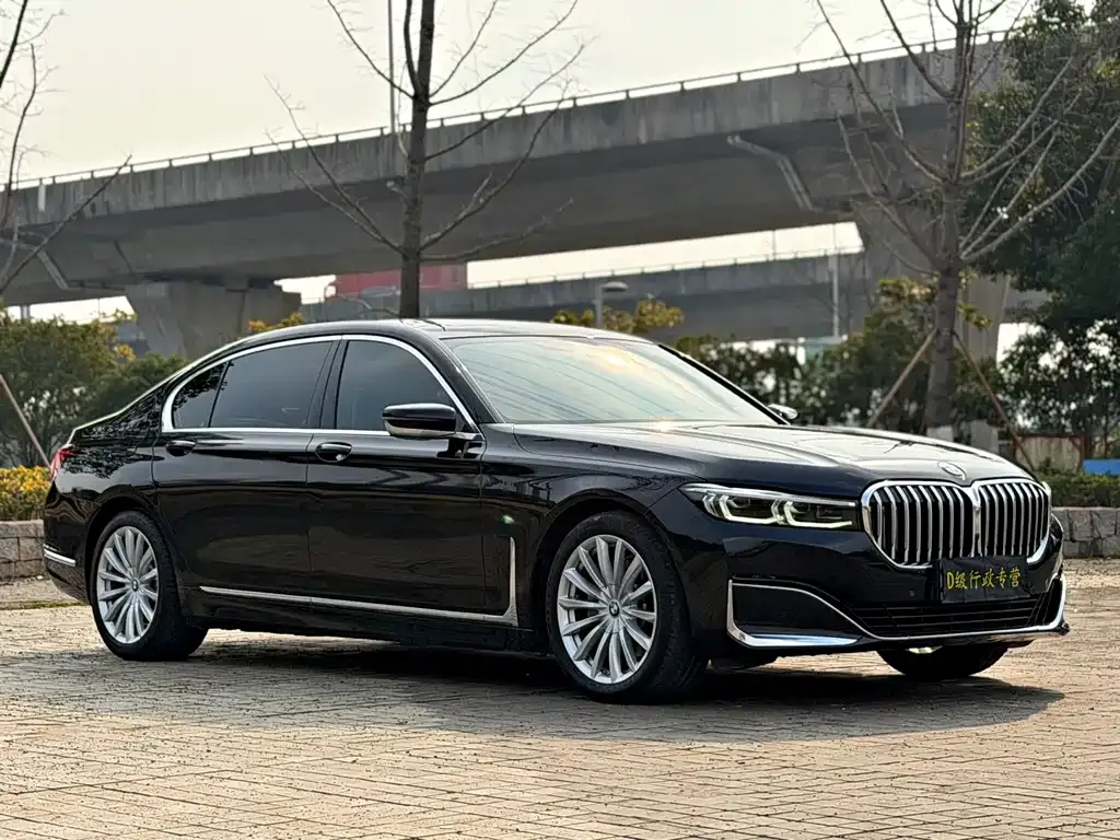 BMW 7 Series — фото 10