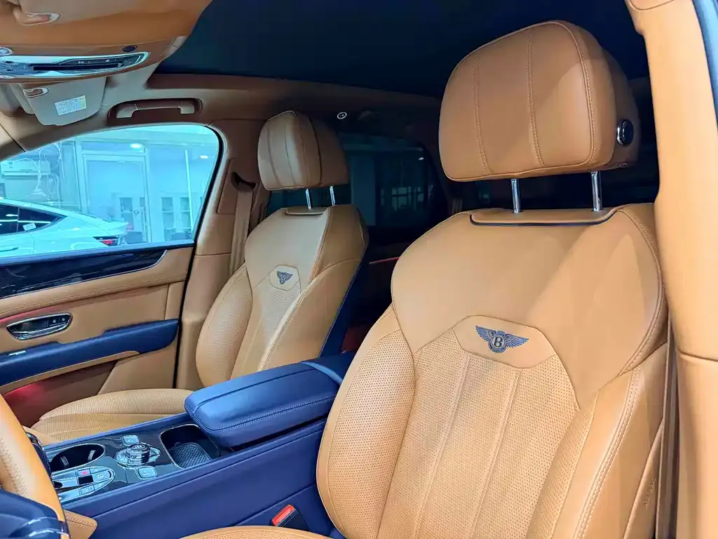 Bentley Bentayga — фото 8