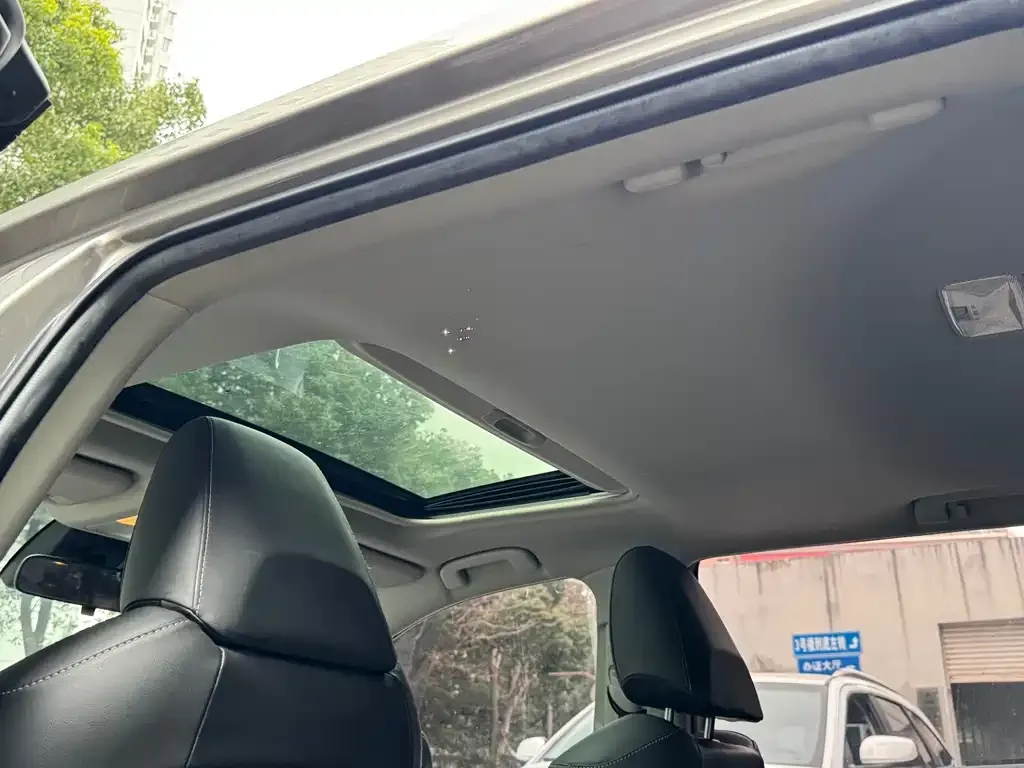 Toyota RAV4 — фото 2