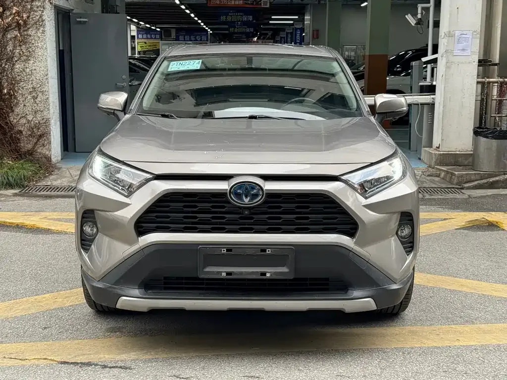 Toyota RAV4 — фото 9