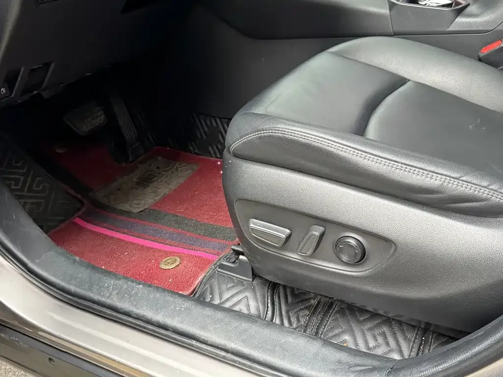Toyota RAV4 — фото 7