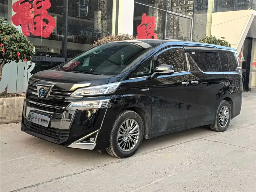 Toyota Vellfire — фото 1
