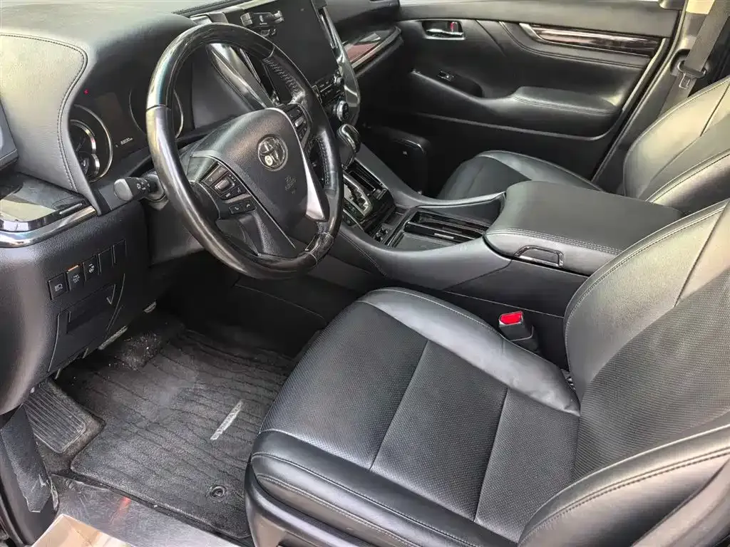 Toyota Vellfire — фото 2