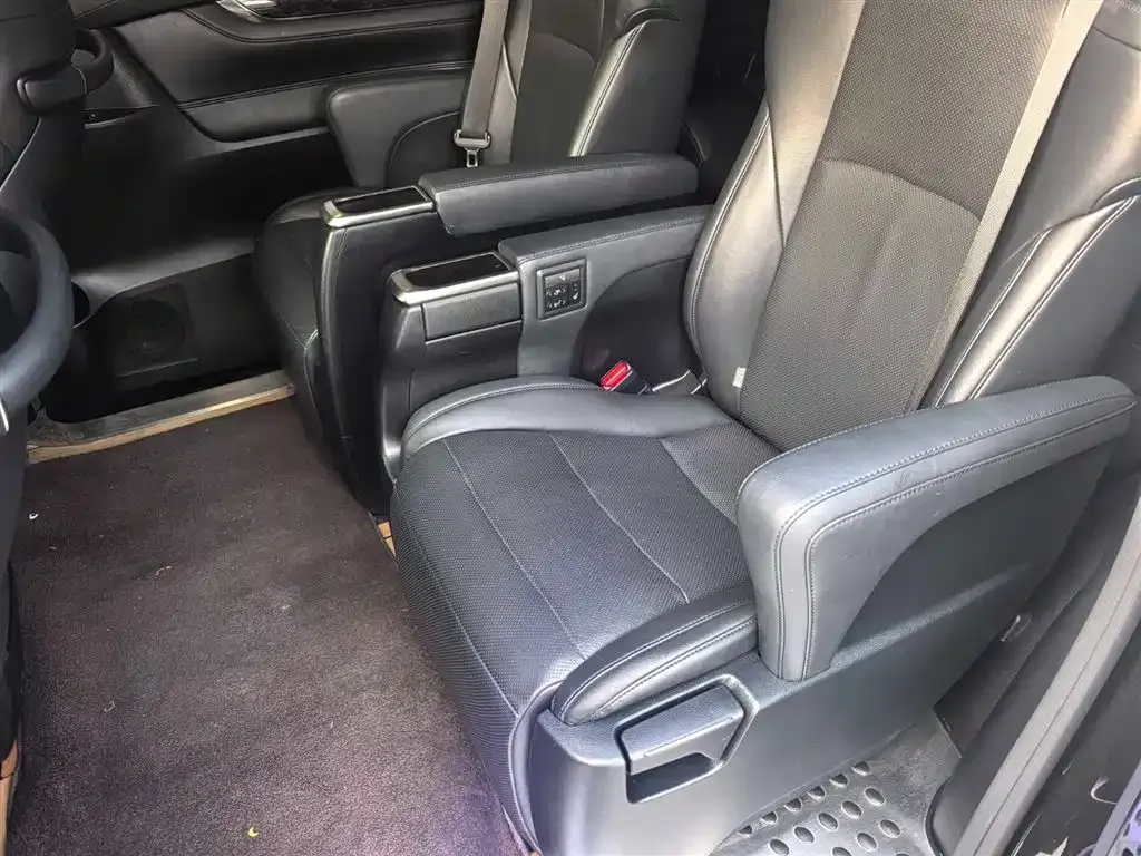 Toyota Vellfire — фото 5