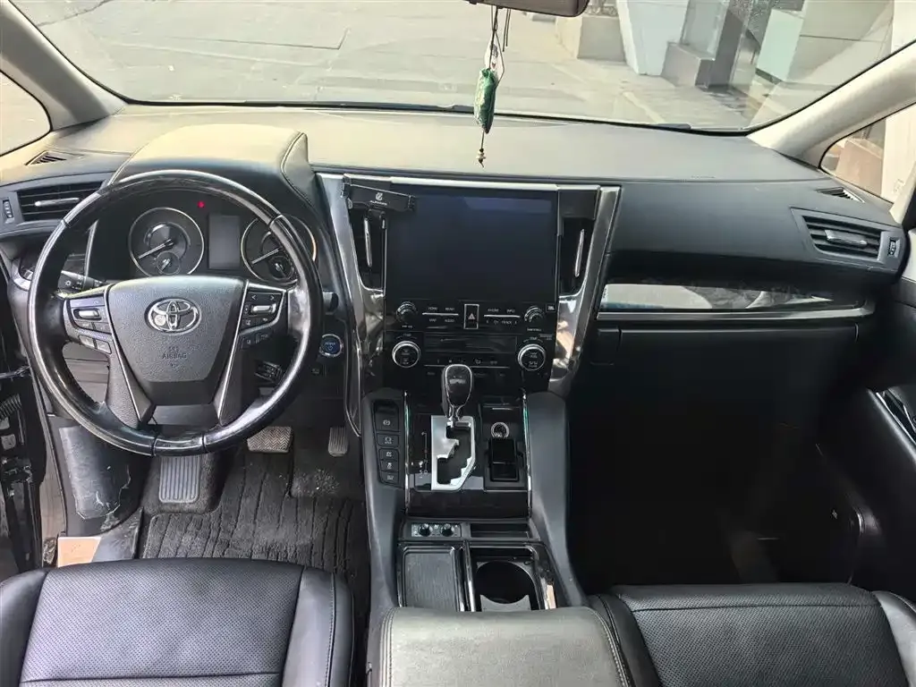 Toyota Vellfire — фото 4