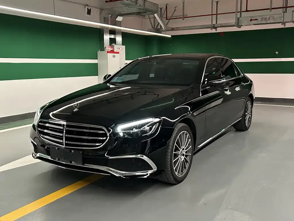 Mercedes-Benz E-Class — фото 1