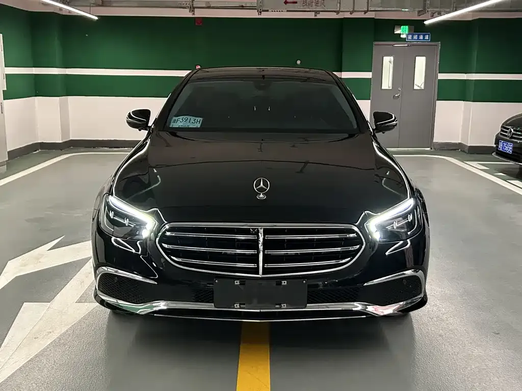 Mercedes-Benz E-Class — фото 2