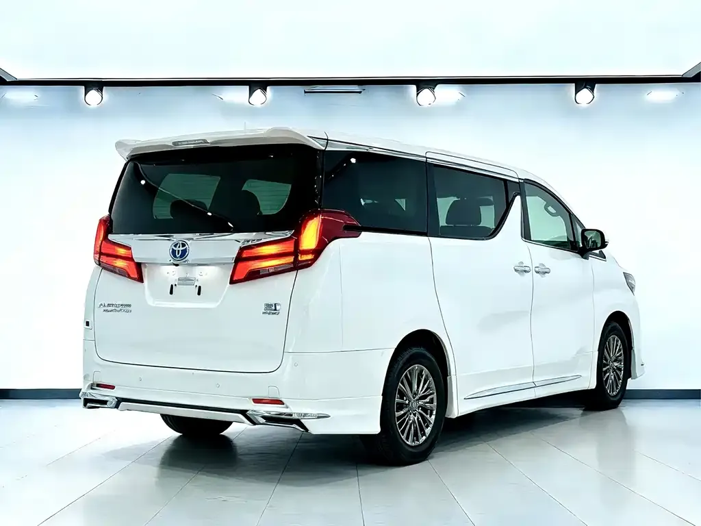 Toyota Alphard — фото 5