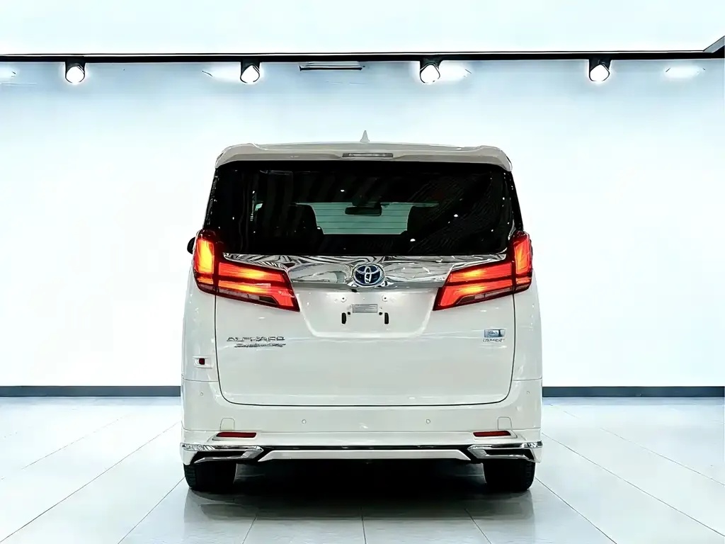 Toyota Alphard — фото 4