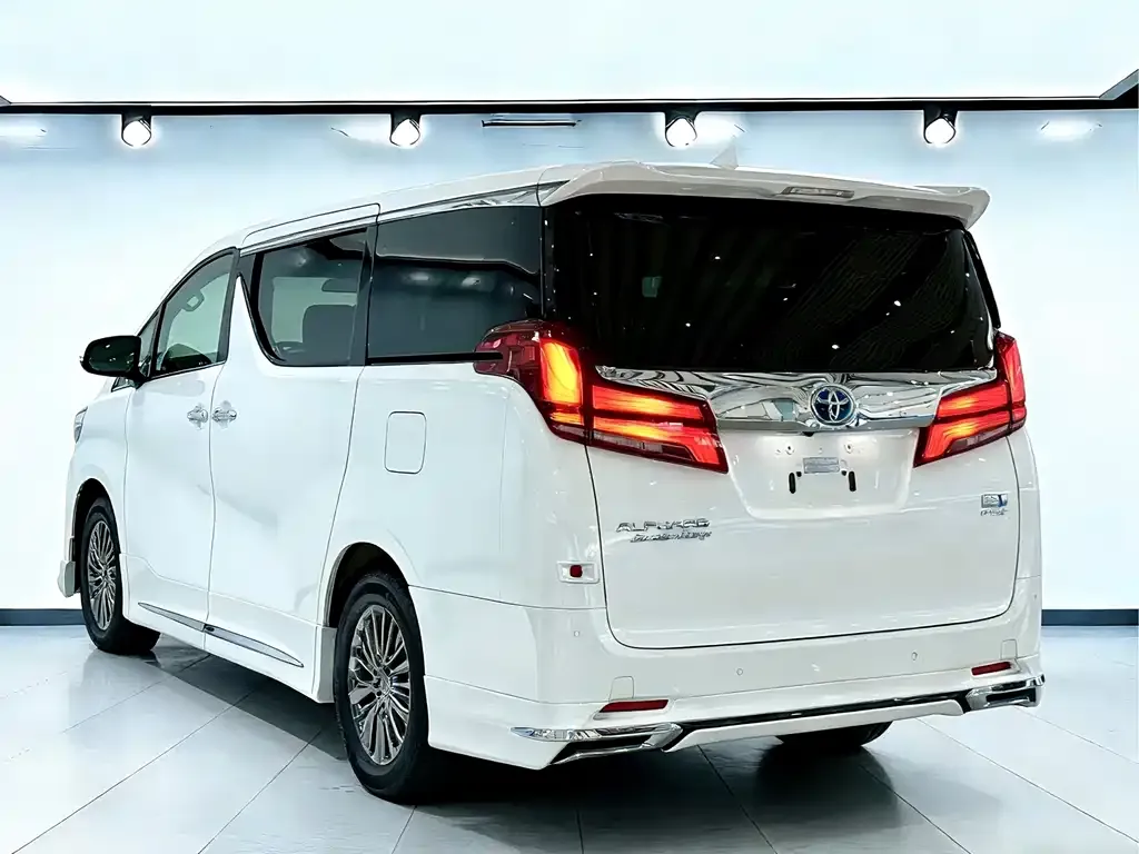 Toyota Alphard — фото 7