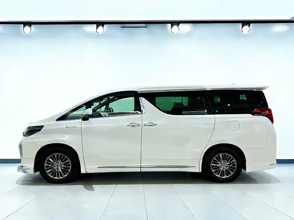Toyota Alphard — фото 6