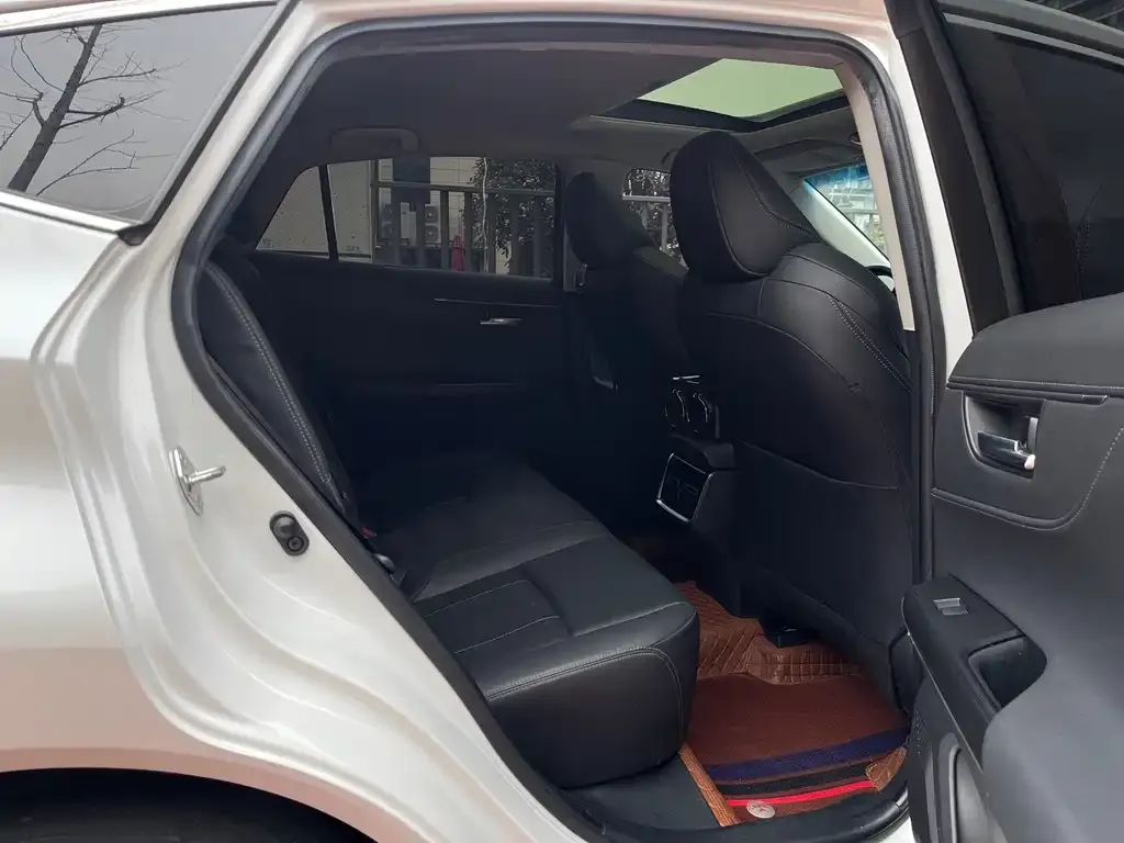 Toyota Harrier — фото 2
